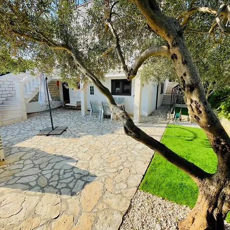 House Slatine Nyaraló