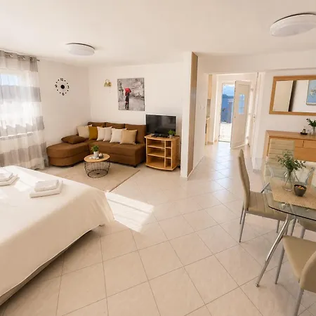 House Slatine Holiday home