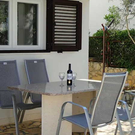 Nyaraló House Slatine